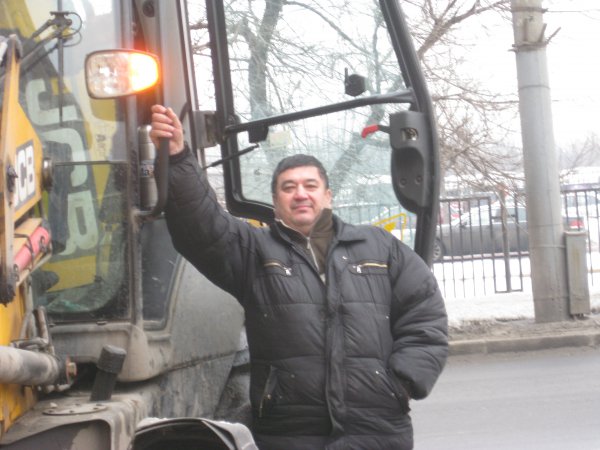 Лужков, уходя, сказал Собянину, что под одним из московских тротуаров зарыт клад (с) Лужков, уходя, сказал Собянину, что под одним из московских тротуаров зарыт клад (с)